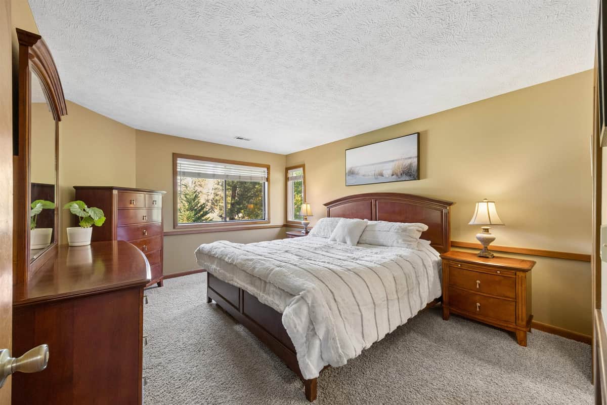 702 W Briar Cliff Ct thumbnail 16
