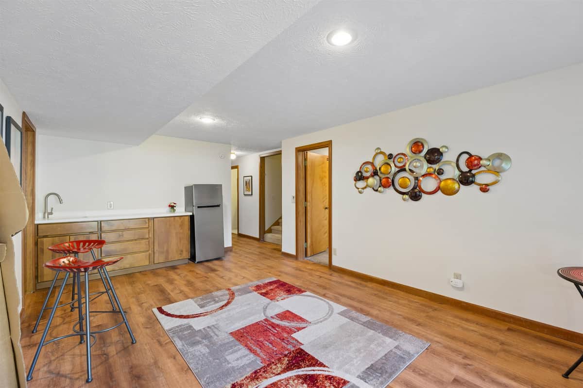 702 W Briar Cliff Ct thumbnail 23