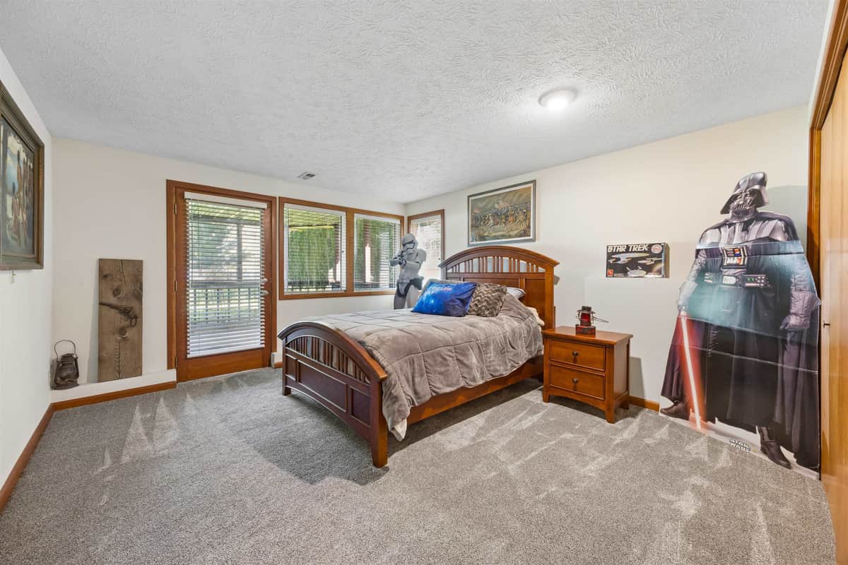 702 W Briar Cliff Ct thumbnail 25