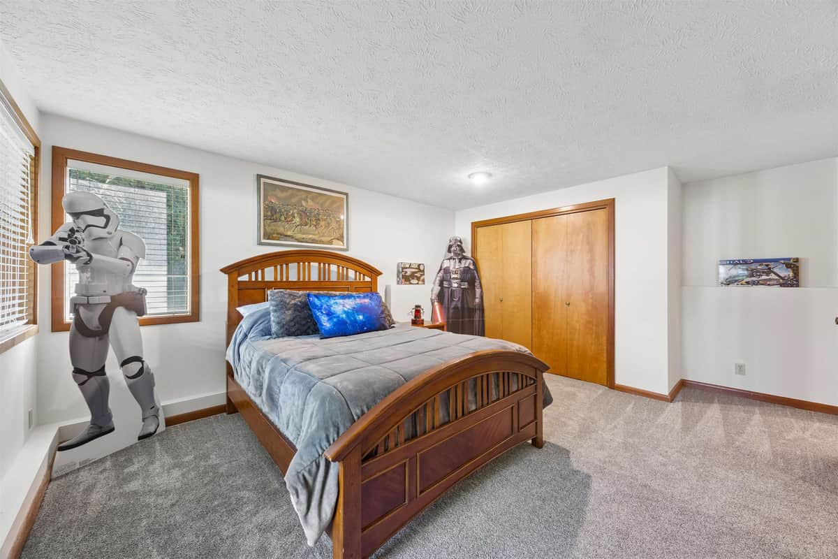 702 W Briar Cliff Ct thumbnail 26