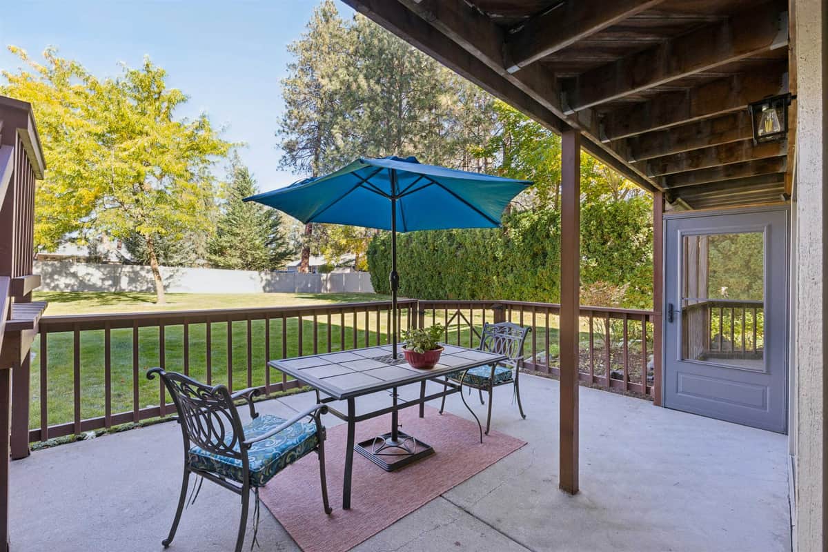 702 W Briar Cliff Ct thumbnail 34