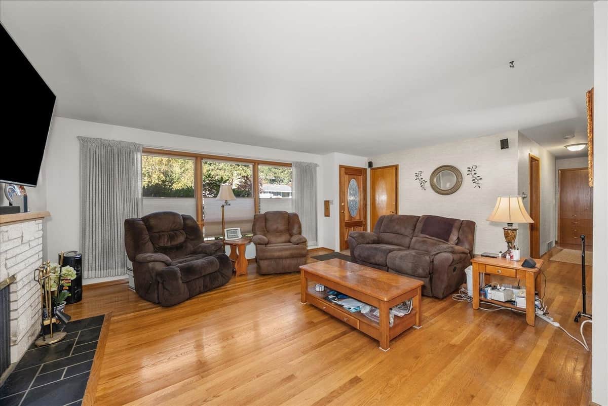 2633 W Woodside Ave thumbnail 12