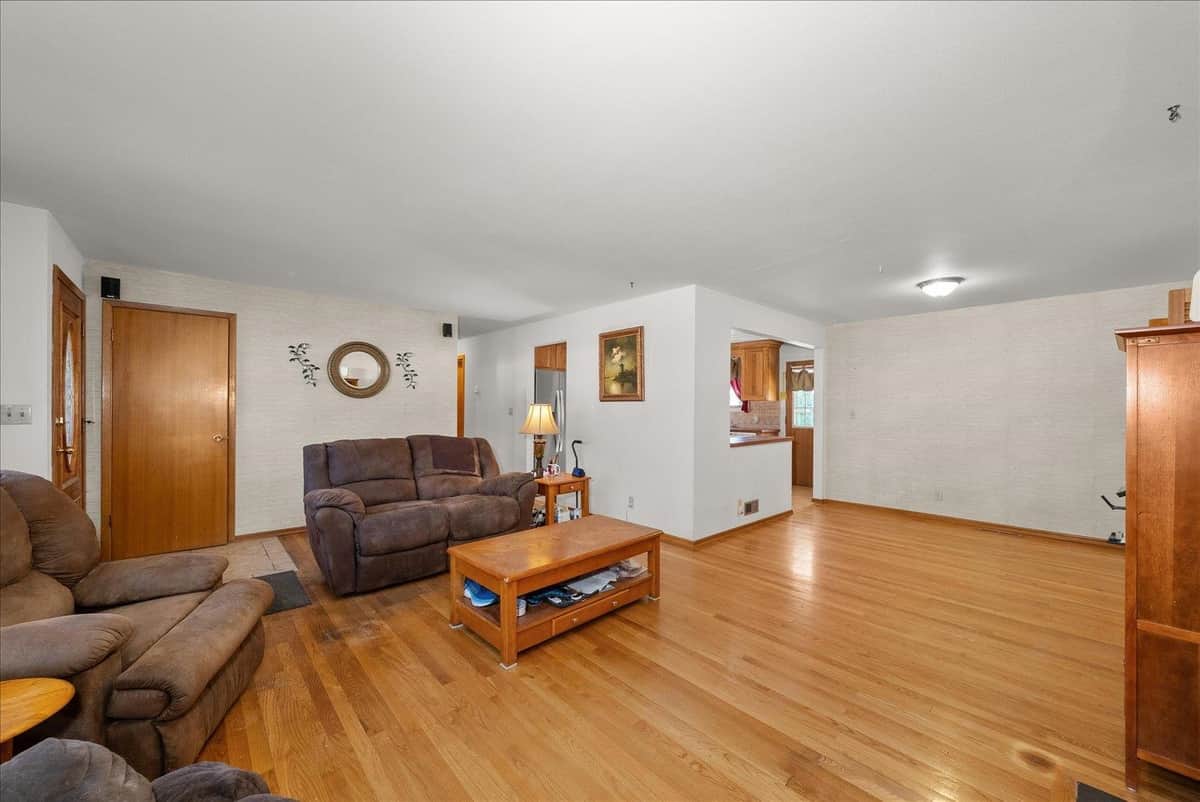 2633 W Woodside Ave thumbnail 13