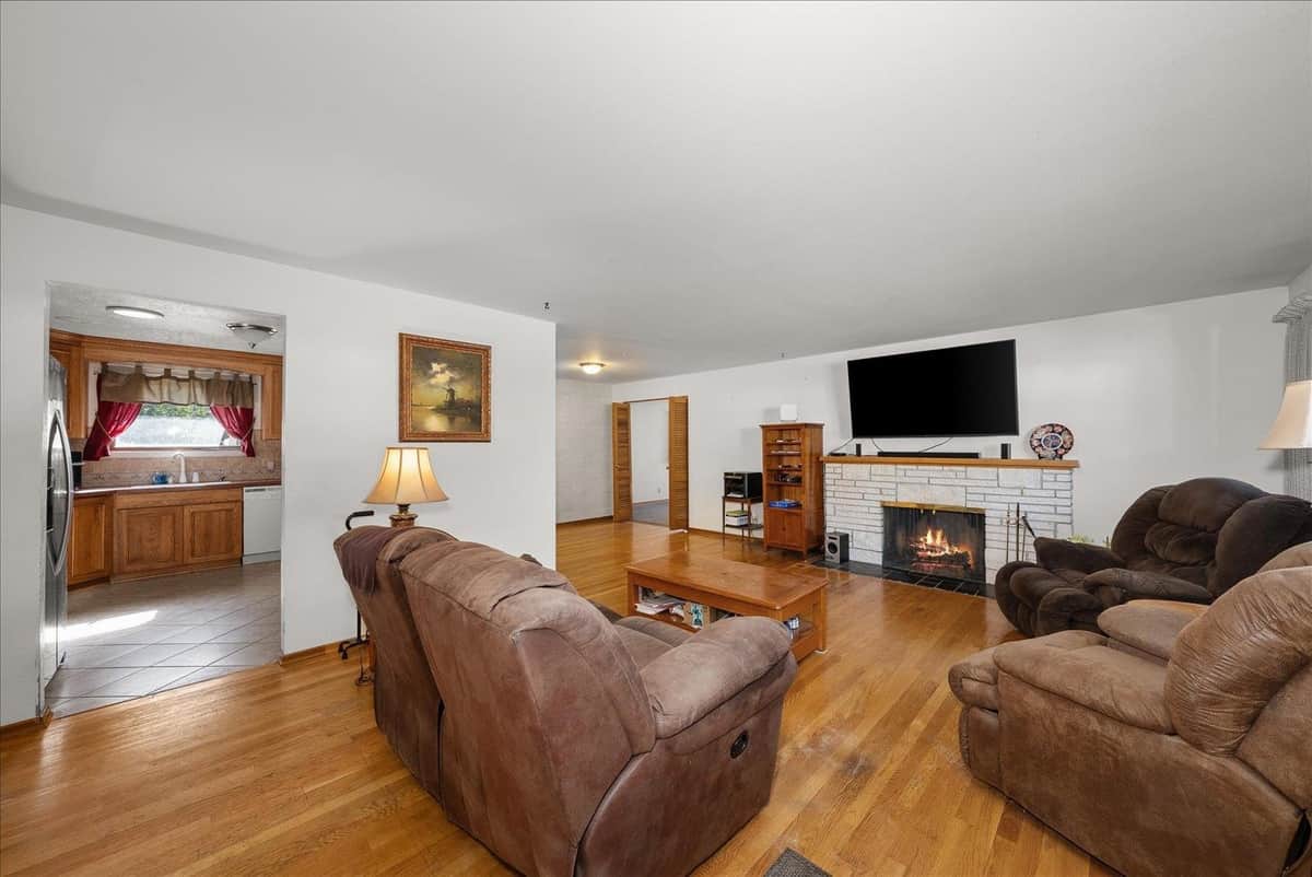2633 W Woodside Ave thumbnail 14