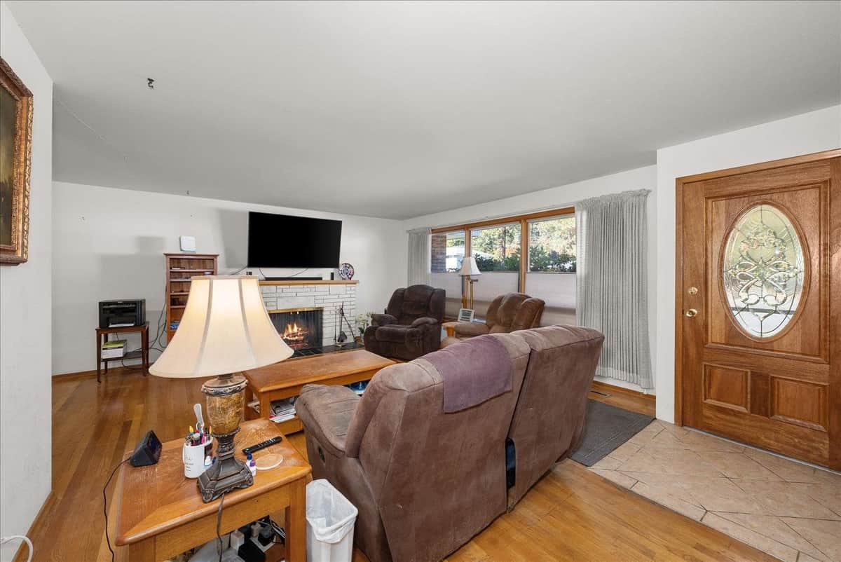 2633 W Woodside Ave thumbnail 15