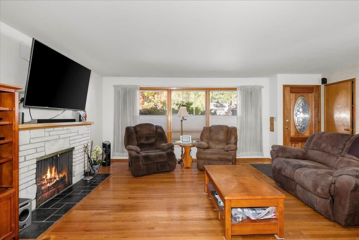 2633 W Woodside Ave thumbnail 16