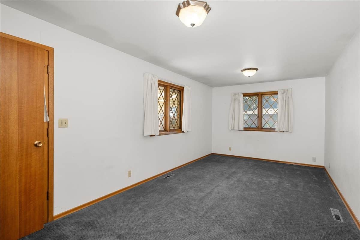 2633 W Woodside Ave thumbnail 23