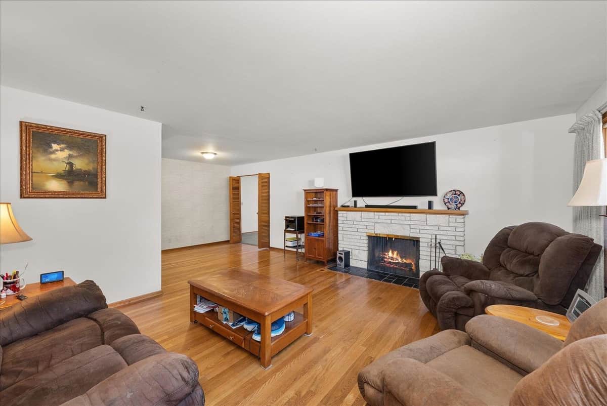 2633 W Woodside Ave thumbnail 26