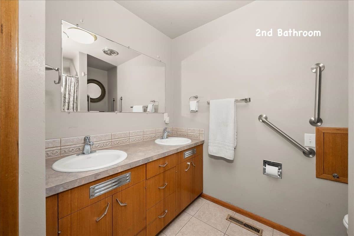 2633 W Woodside Ave thumbnail 30