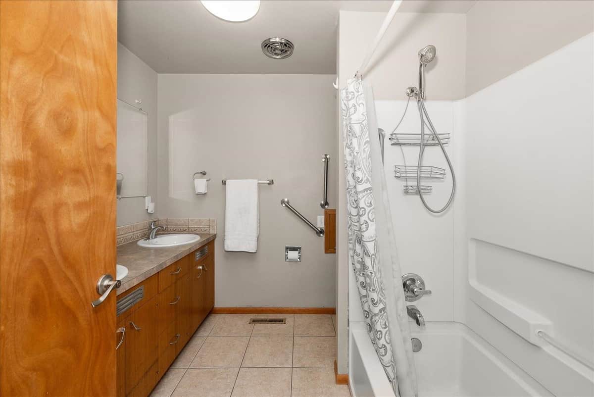 2633 W Woodside Ave thumbnail 31