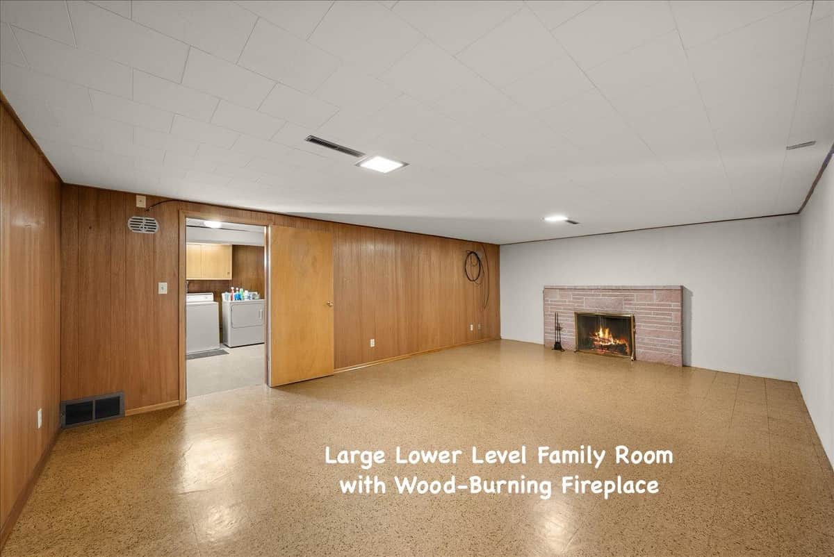 2633 W Woodside Ave thumbnail 33