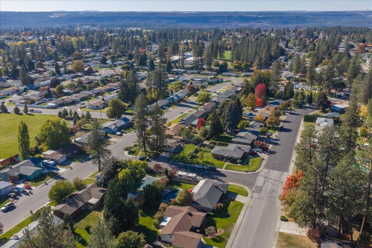 2633 W Woodside Ave thumbnail 49