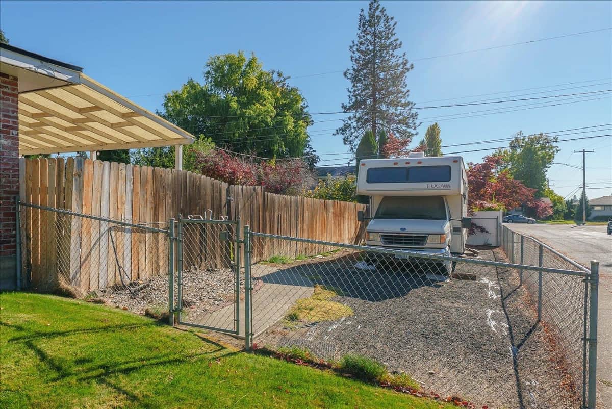 2633 W Woodside Ave thumbnail 44