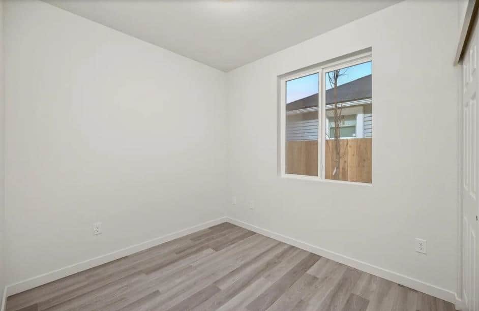 1441 E 1ST St thumbnail 6