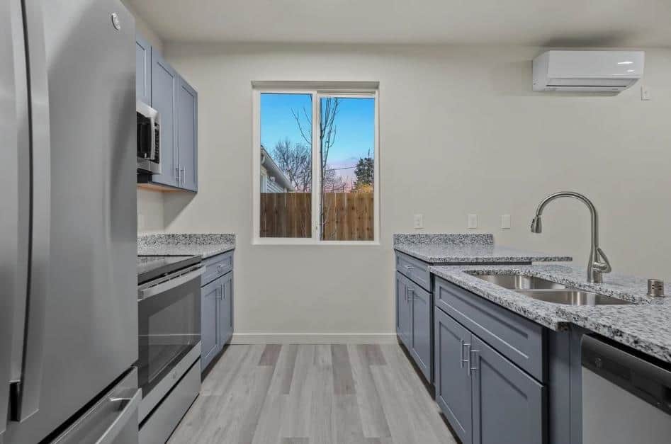 1441 E 1ST St thumbnail 10