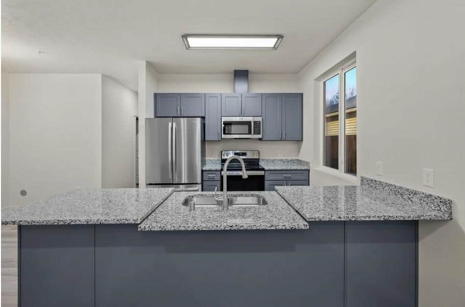 1441 E 1ST St thumbnail 11