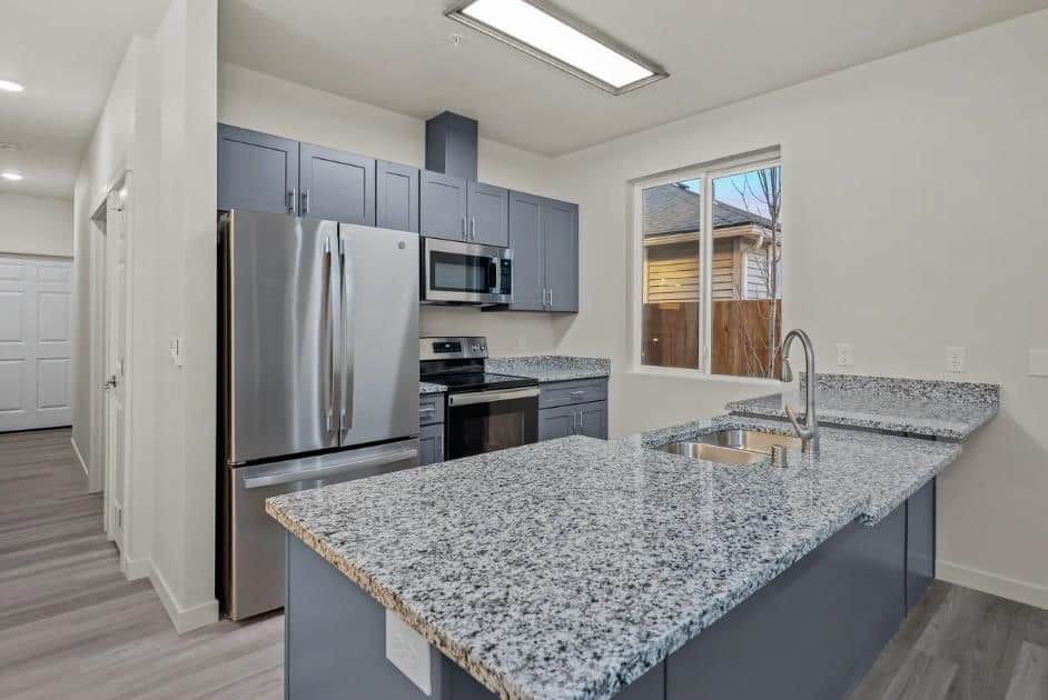 1441 E 1ST St thumbnail 12