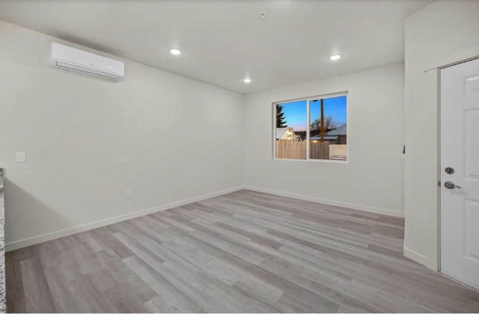 1441 E 1ST St thumbnail 14