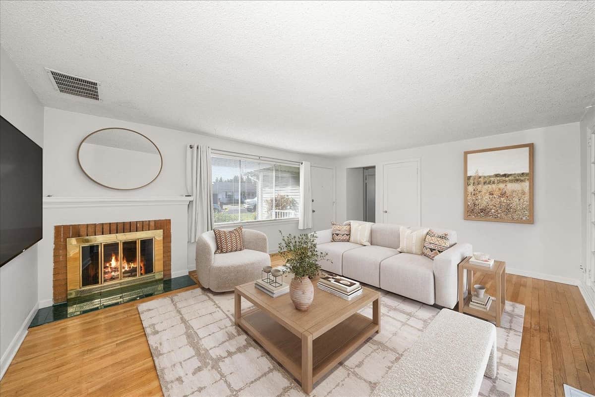 104 W FRANKLIN Ct thumbnail 2