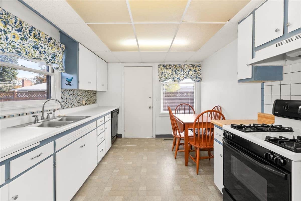 104 W FRANKLIN Ct thumbnail 3