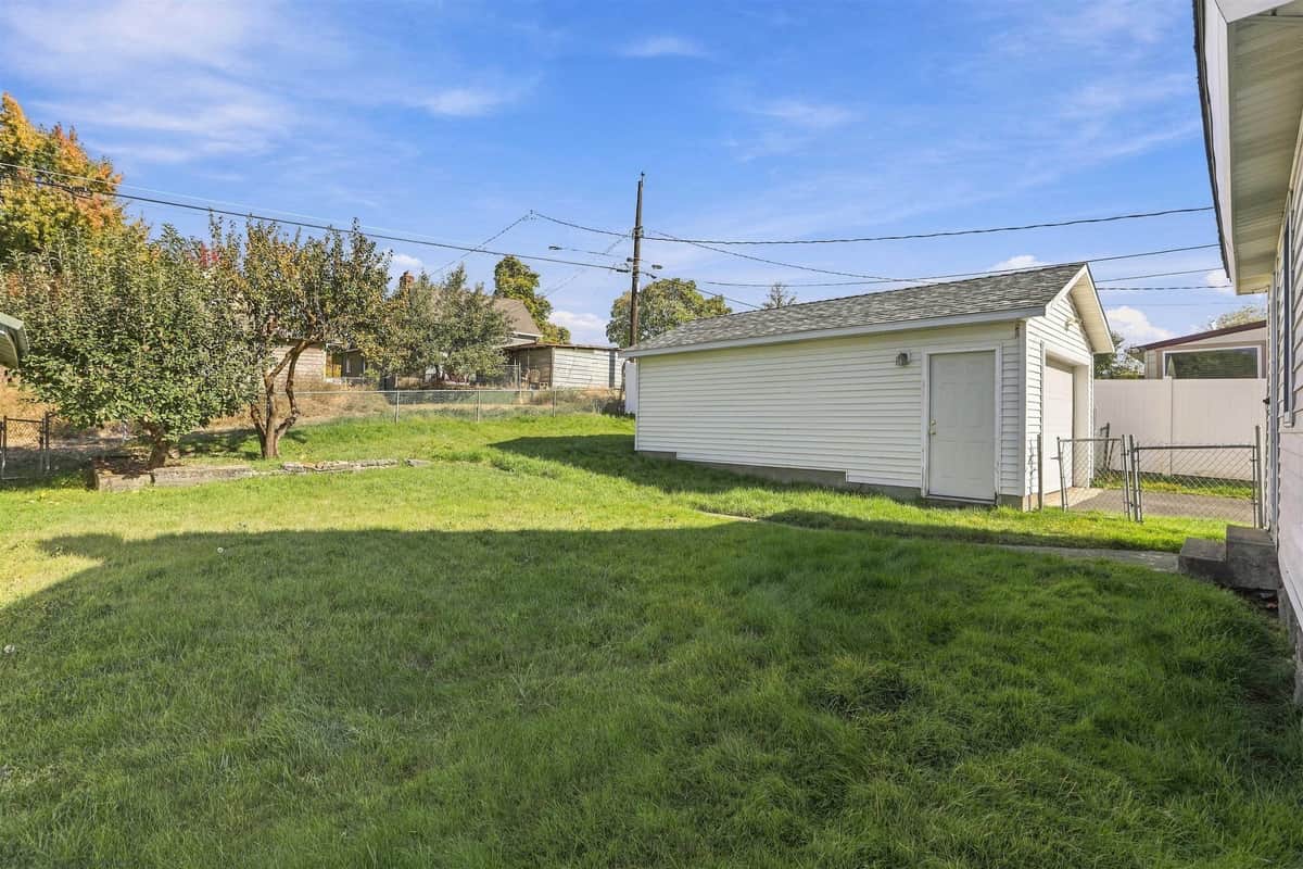 1808 W Spofford Ave thumbnail 15