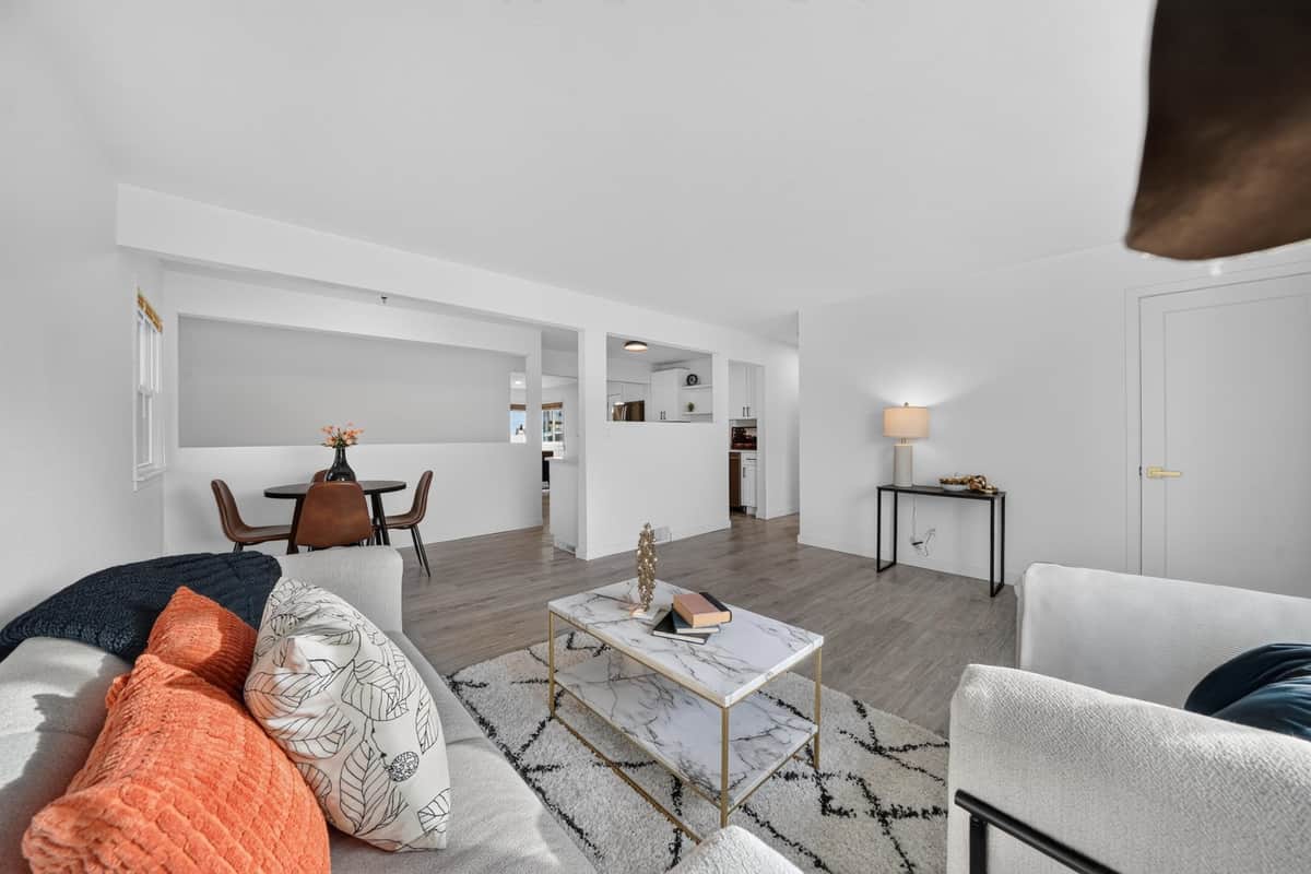 5704 N F St thumbnail 4