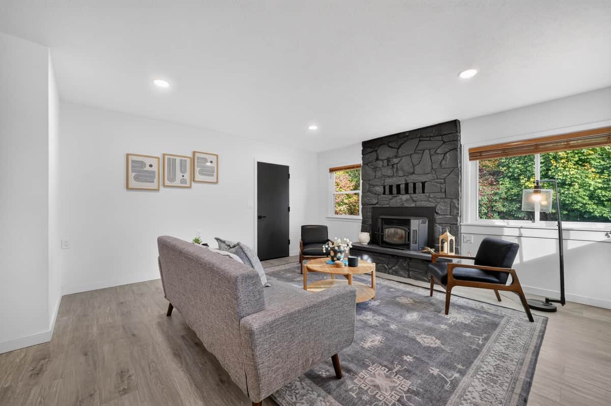 5704 N F St thumbnail 12