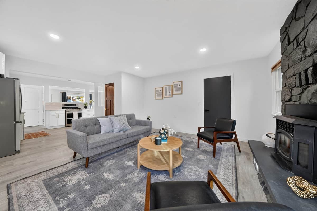 5704 N F St thumbnail 13