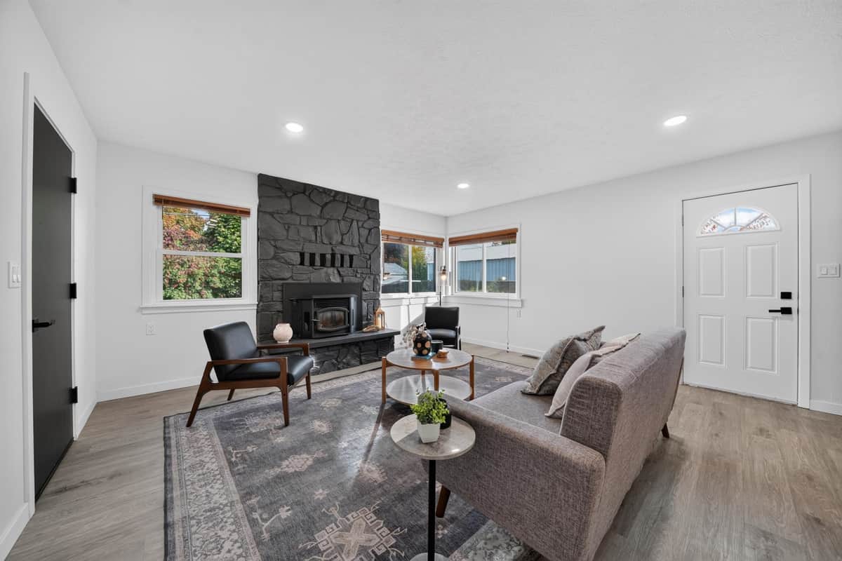 5704 N F St thumbnail 15