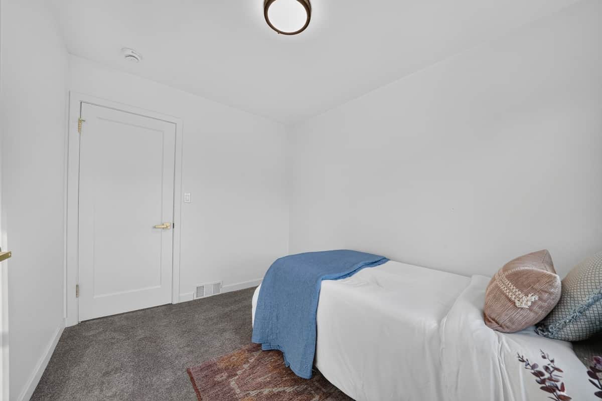5704 N F St thumbnail 19