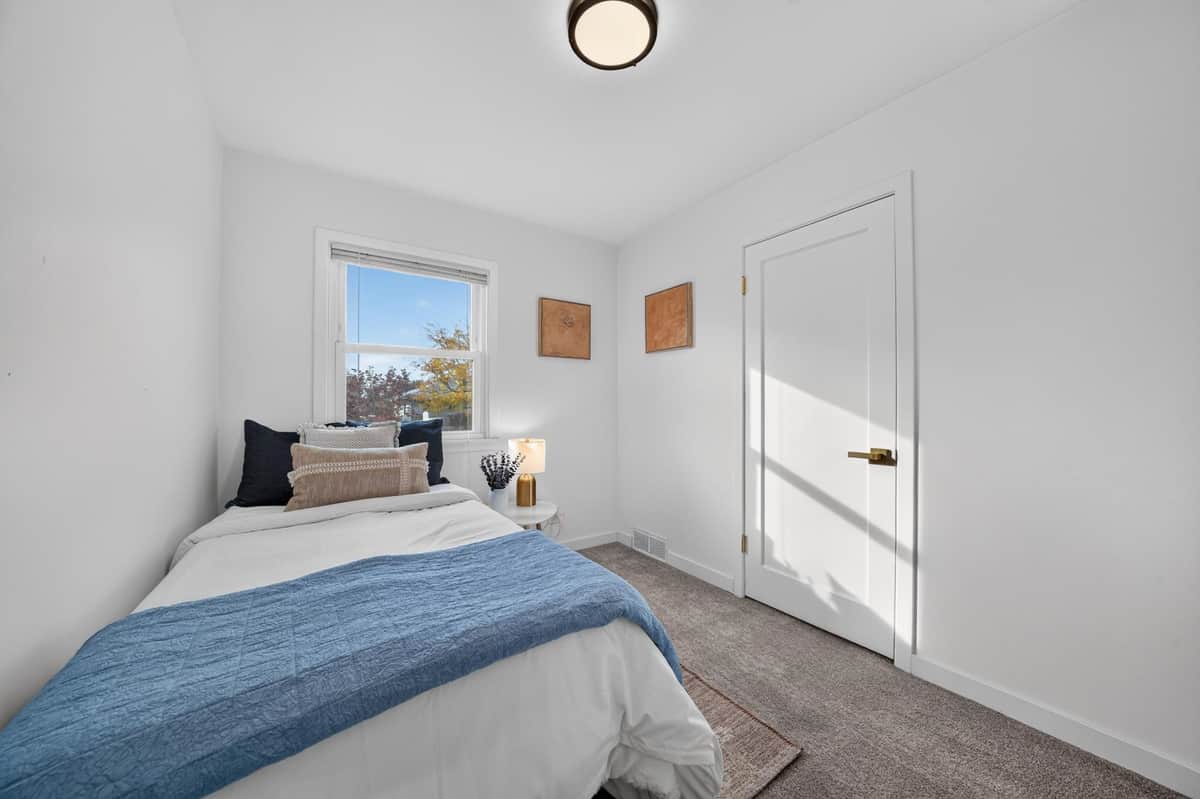 5704 N F St thumbnail 20