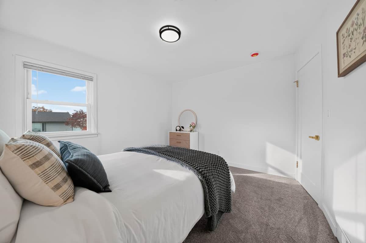 5704 N F St thumbnail 23