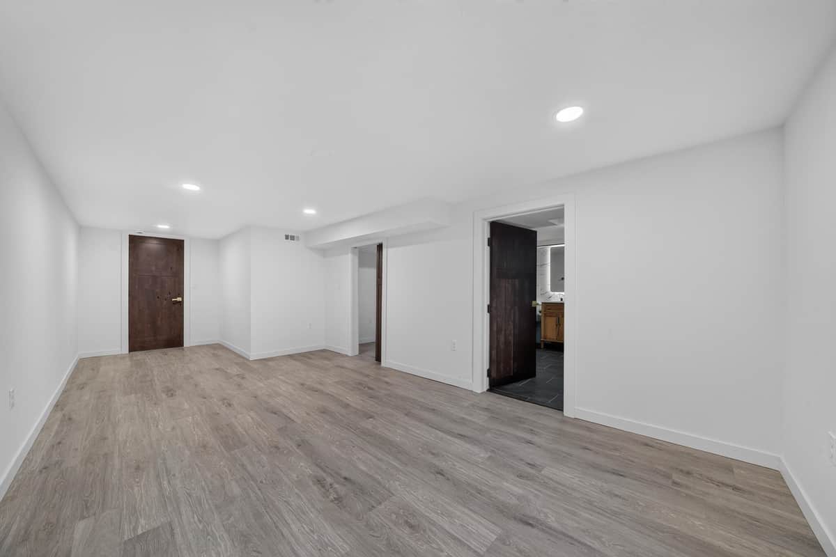 5704 N F St thumbnail 34