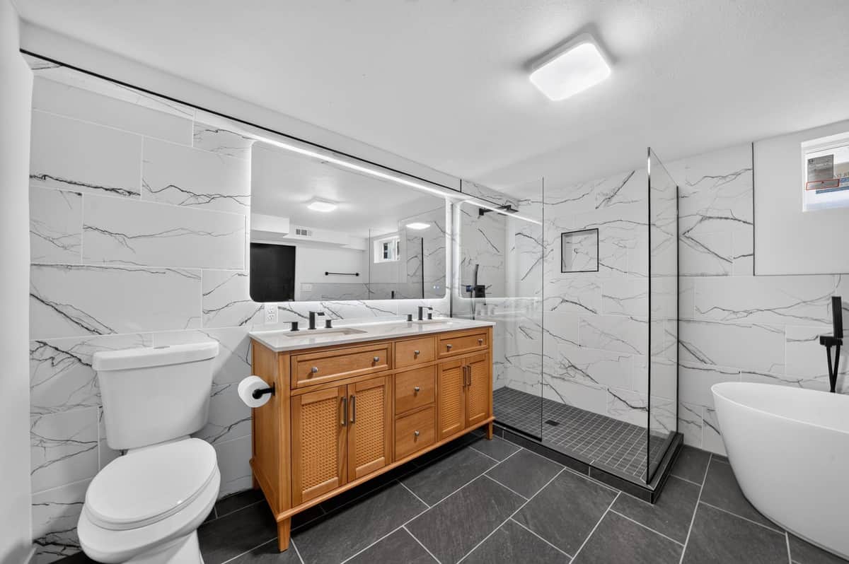 5704 N F St thumbnail 36