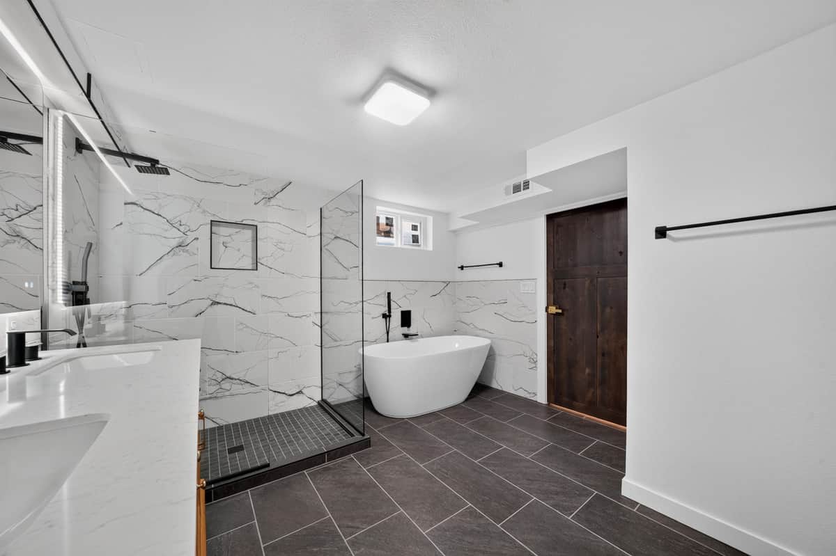 5704 N F St thumbnail 37