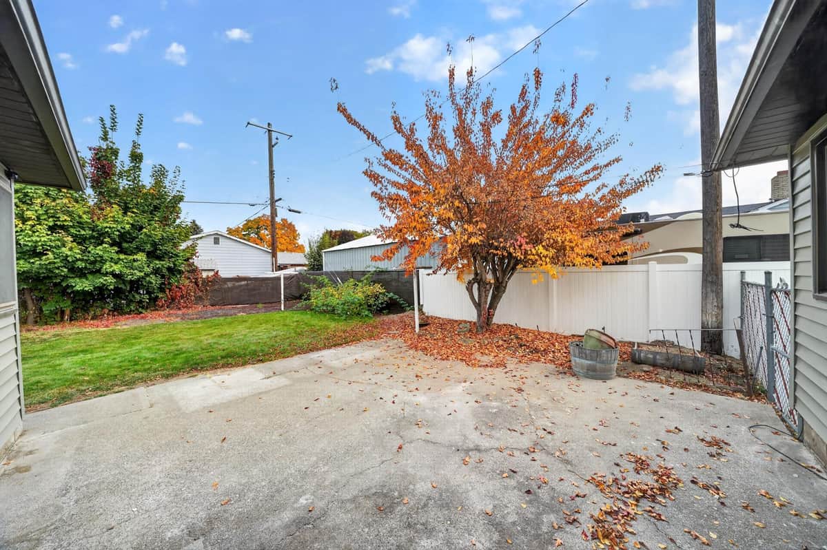 5704 N F St thumbnail 41