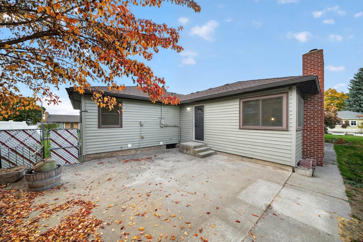5704 N F St thumbnail 42