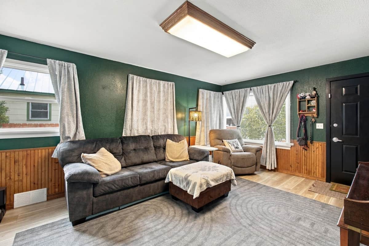 475 S Oak St thumbnail 4