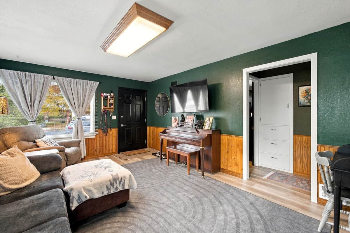 475 S Oak St thumbnail 5