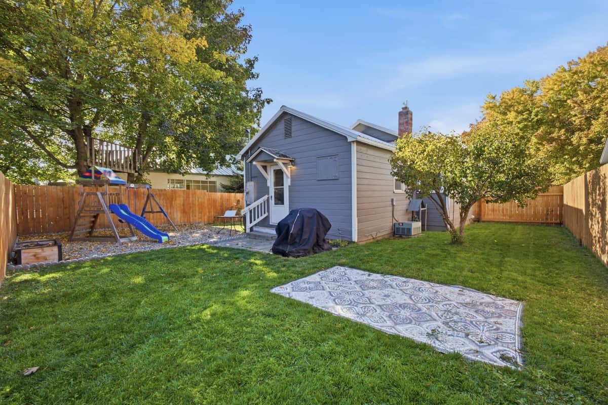 475 S Oak St thumbnail 17
