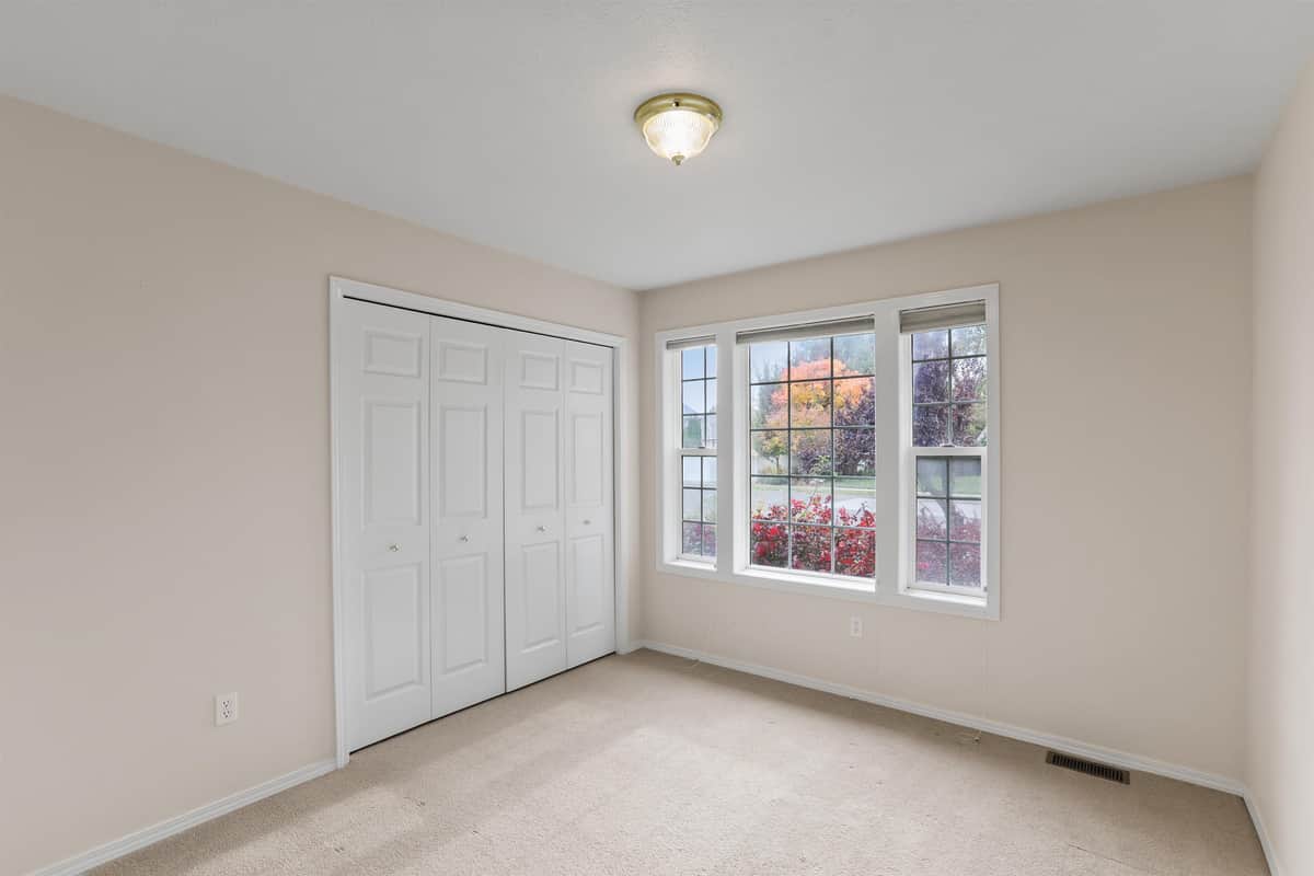 2820 W Hawthorne Rd thumbnail 15