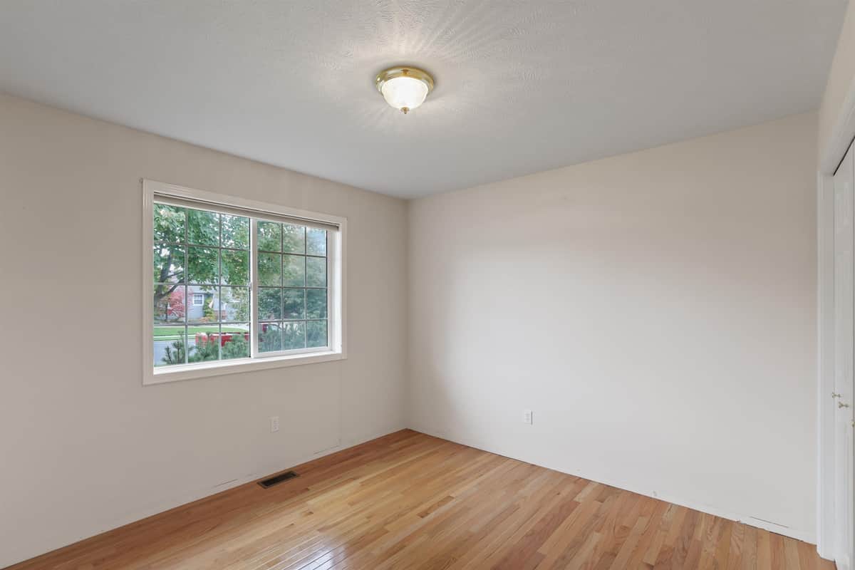 2820 W Hawthorne Rd thumbnail 16