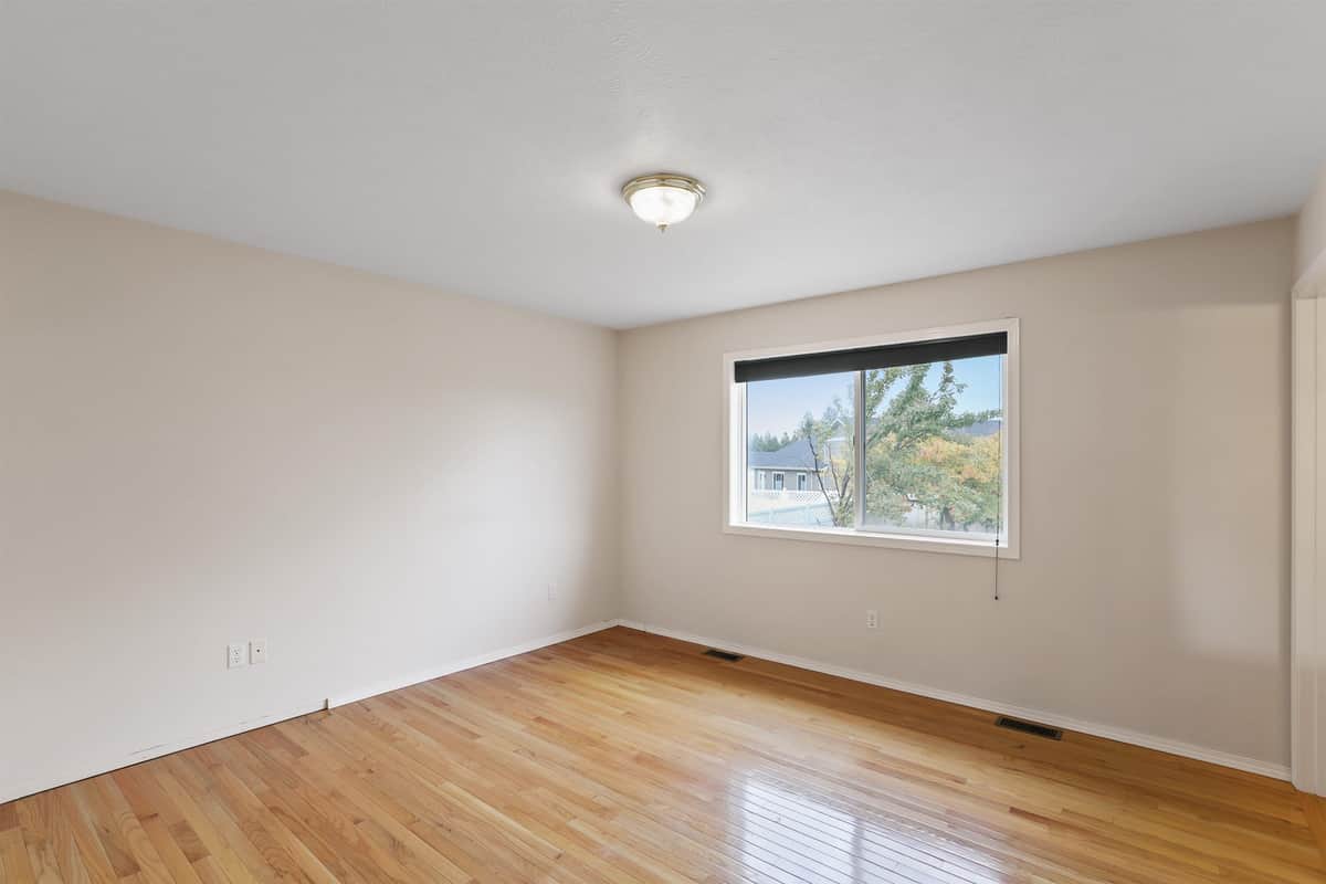 2820 W Hawthorne Rd thumbnail 18