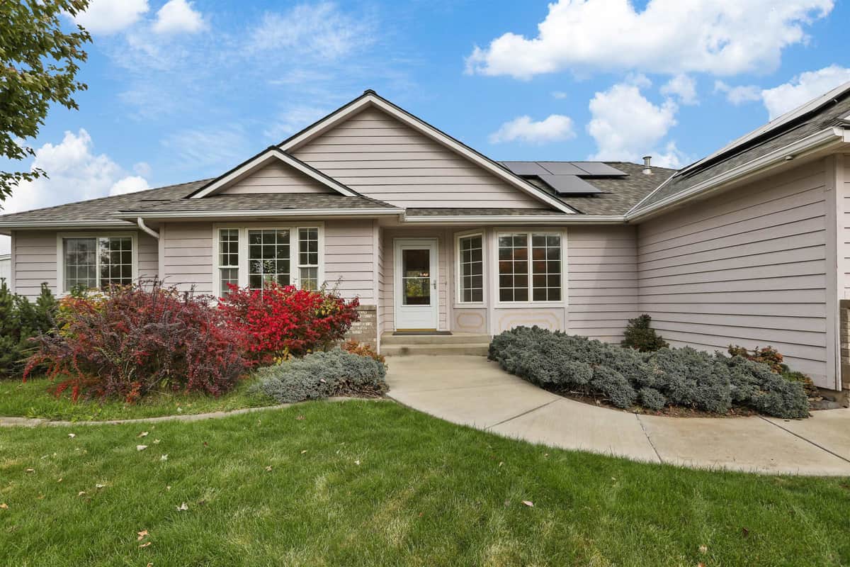 2820 W Hawthorne Rd thumbnail 2