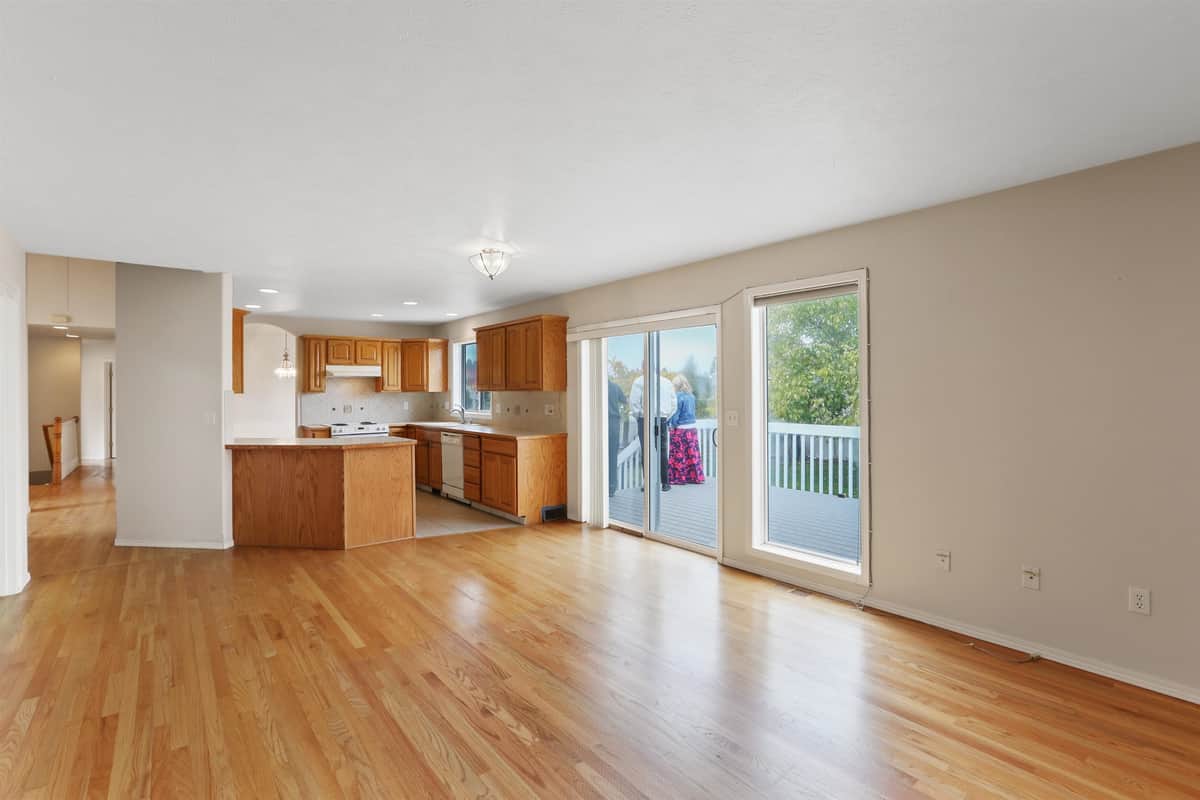 2820 W Hawthorne Rd thumbnail 9