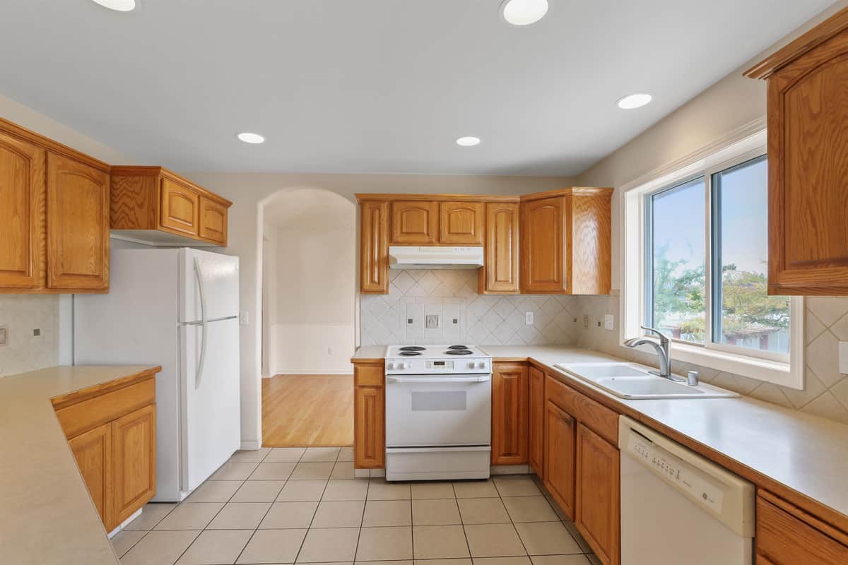 2820 W Hawthorne Rd thumbnail 10