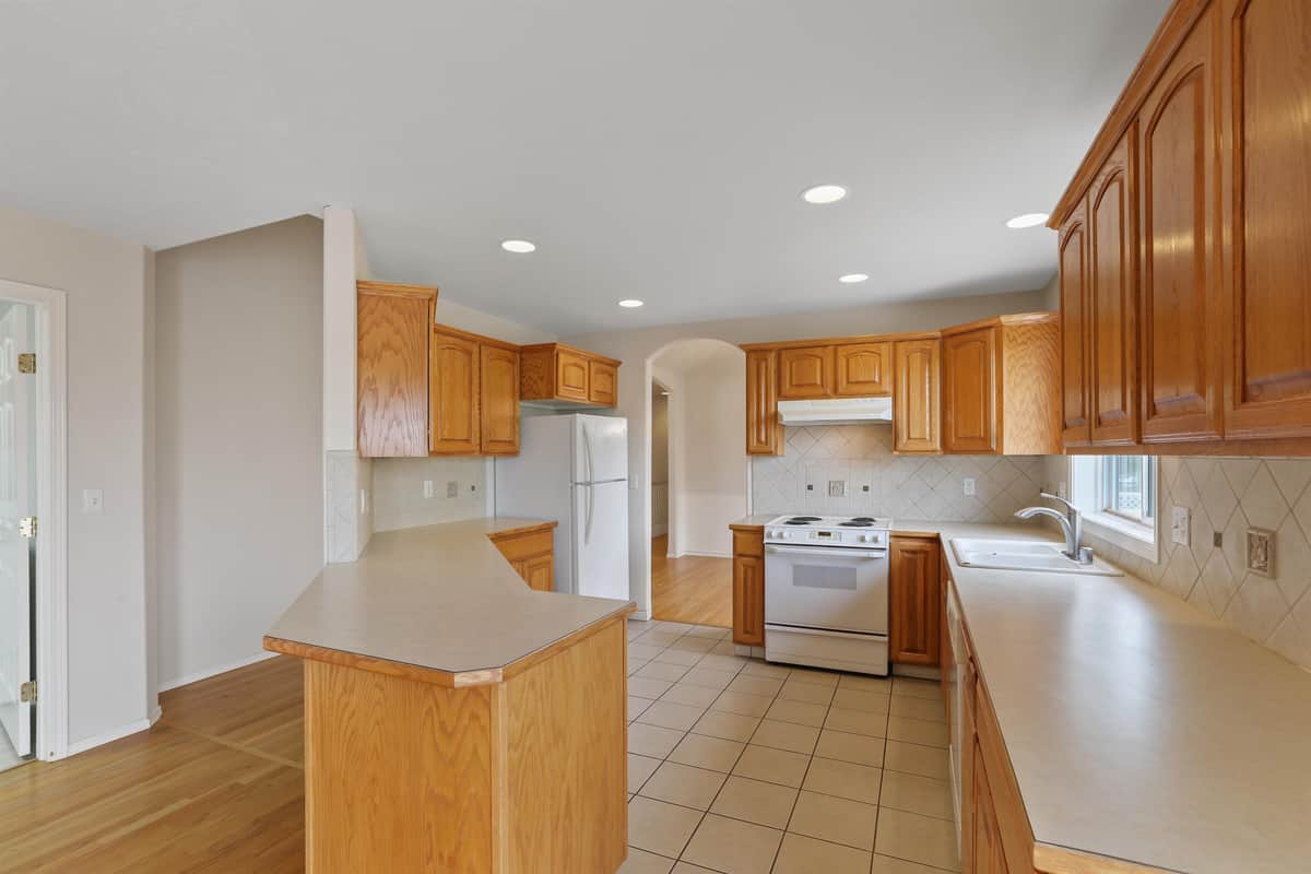 2820 W Hawthorne Rd thumbnail 11