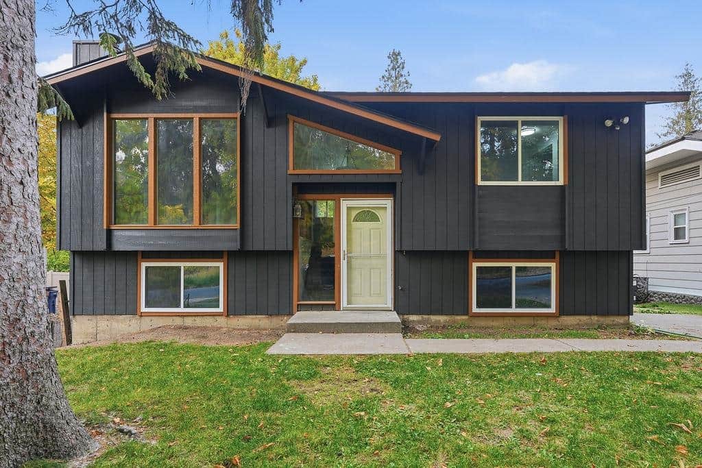 322 W 20TH Ave