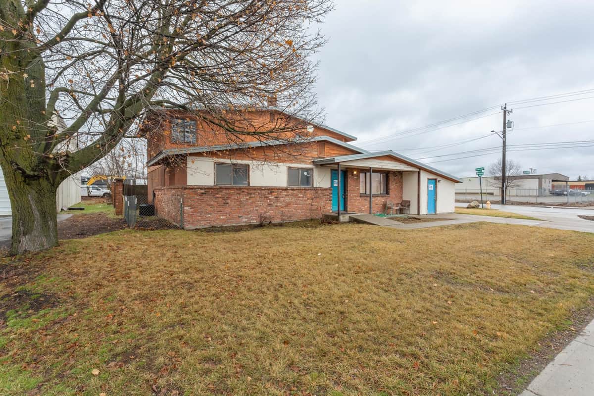 10623 E Montgomery Ave thumbnail 3