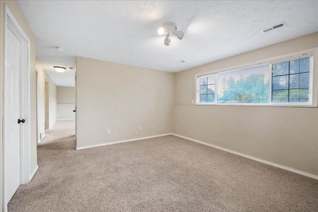 1427 E 35th Ave thumbnail 23